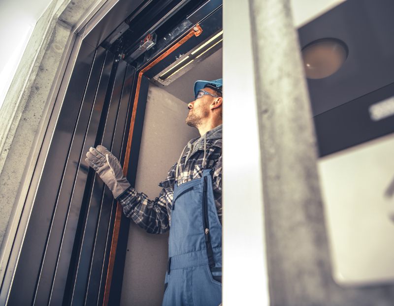 Nowoczesne windy do apartamentowców – trendy 2025