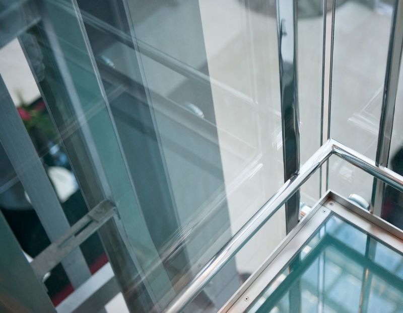 Czy luksusowa winda podnosi wartość nieruchomości? Analiza rynku premium