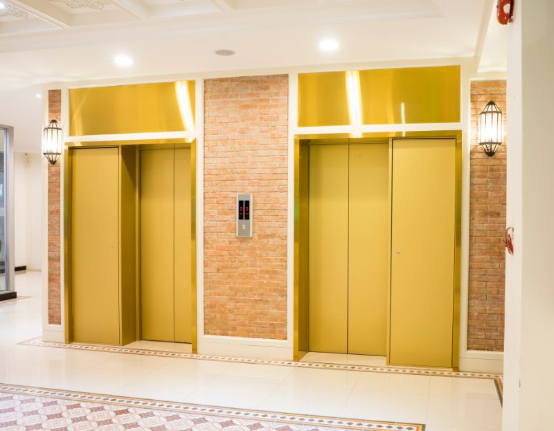 Bezpieczeństwo i komfort w luksusowej windzie – co musi spełniać, by być klasą premium