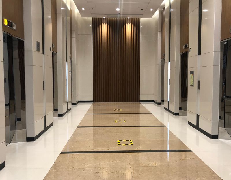 Windy w domach wielopoziomowych - jak zaplanować szyb oraz elementy bezpieczeństwa w rezydencji?