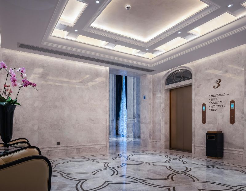 Jak dobrać odpowiednią windę do budynku mieszkalnego?