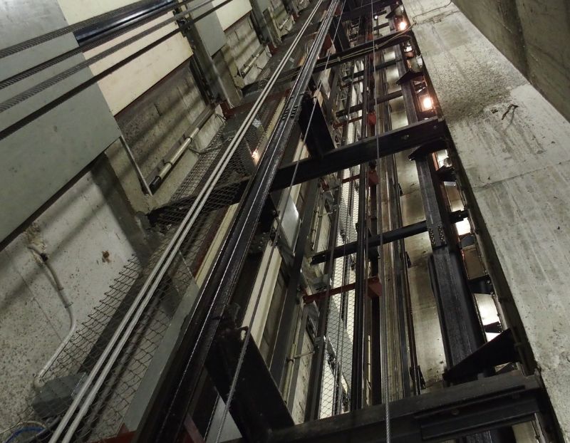 Platformy schodowe vs. windy pionowe